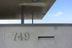 Poštovní schránka z pohledového betonu